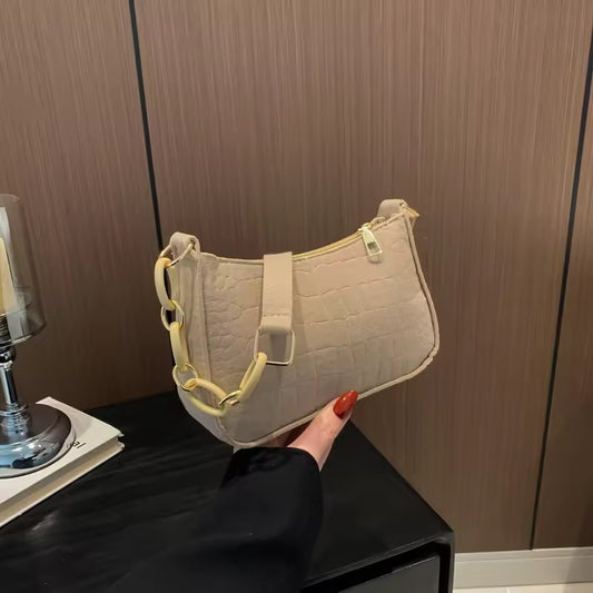 C - borsa a spalla mezzaluna